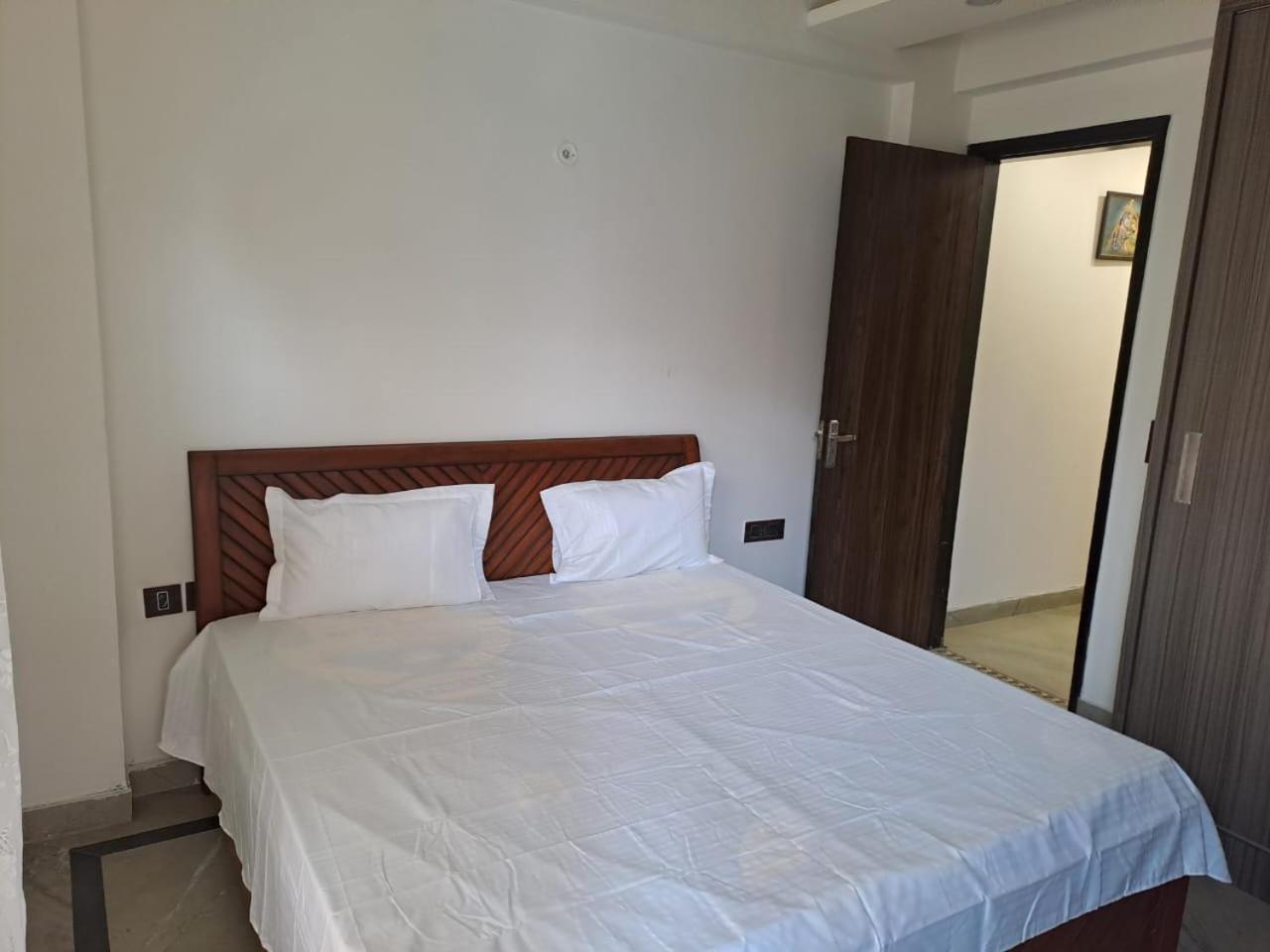 Short Apartment New Delhi