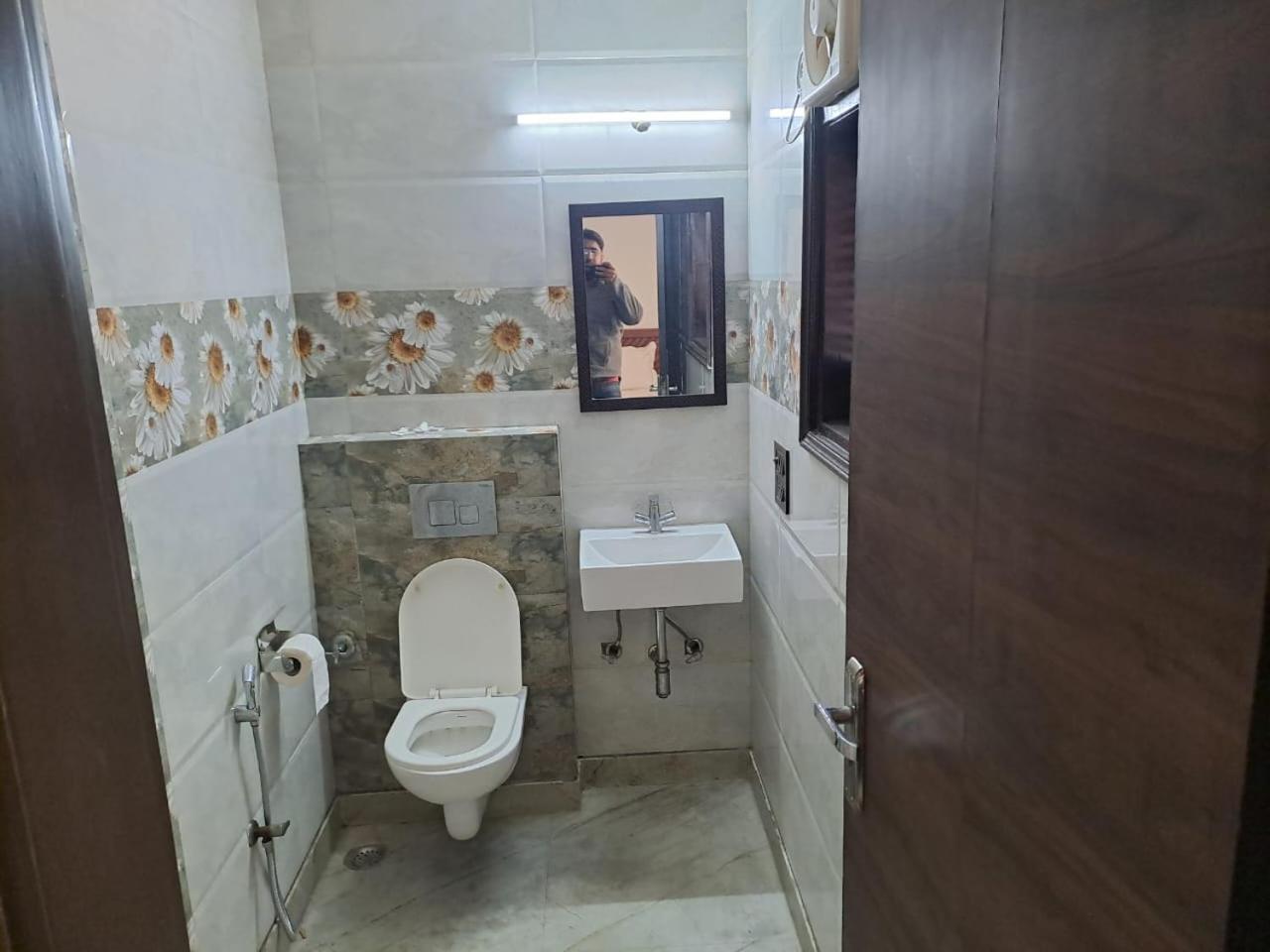 Short Apartment *