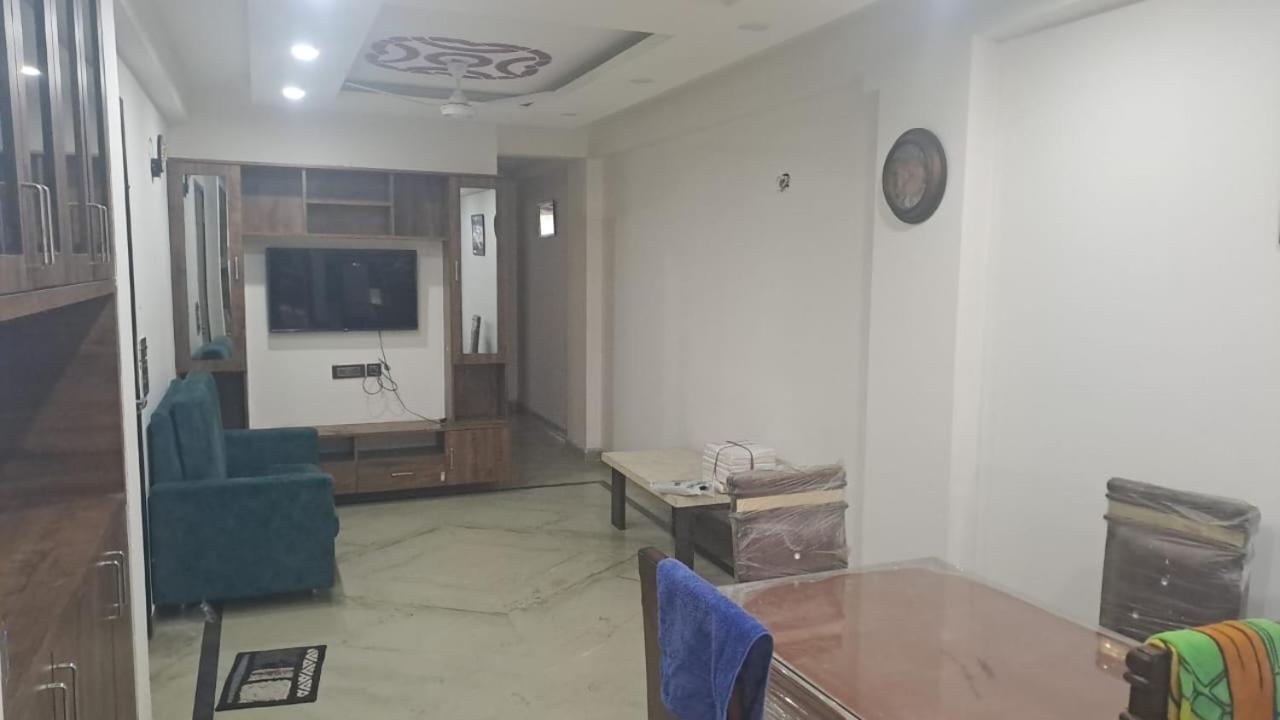 Short Apartment